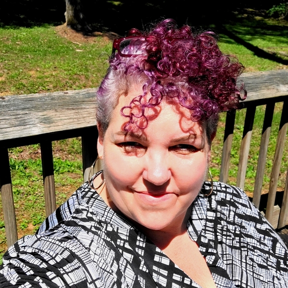 Meet your Posher, Jenny - Picture 1 of 2